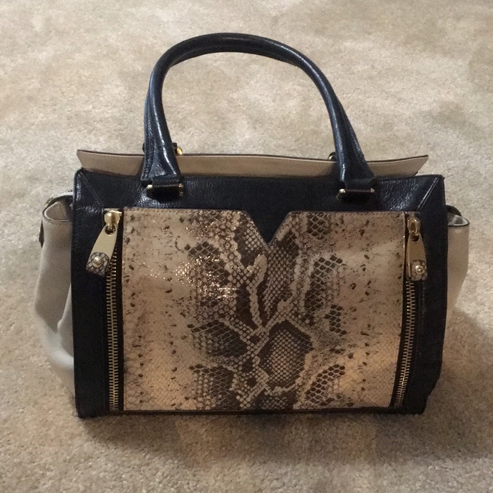 VINCE CAMUTO SATCHEL